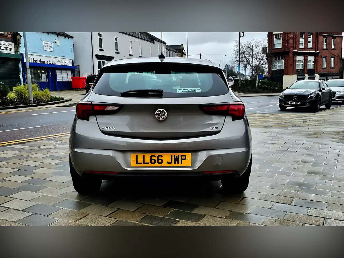 Used 2016 Vauxhall Astra Sri Grey - Interior and Exterior details 4