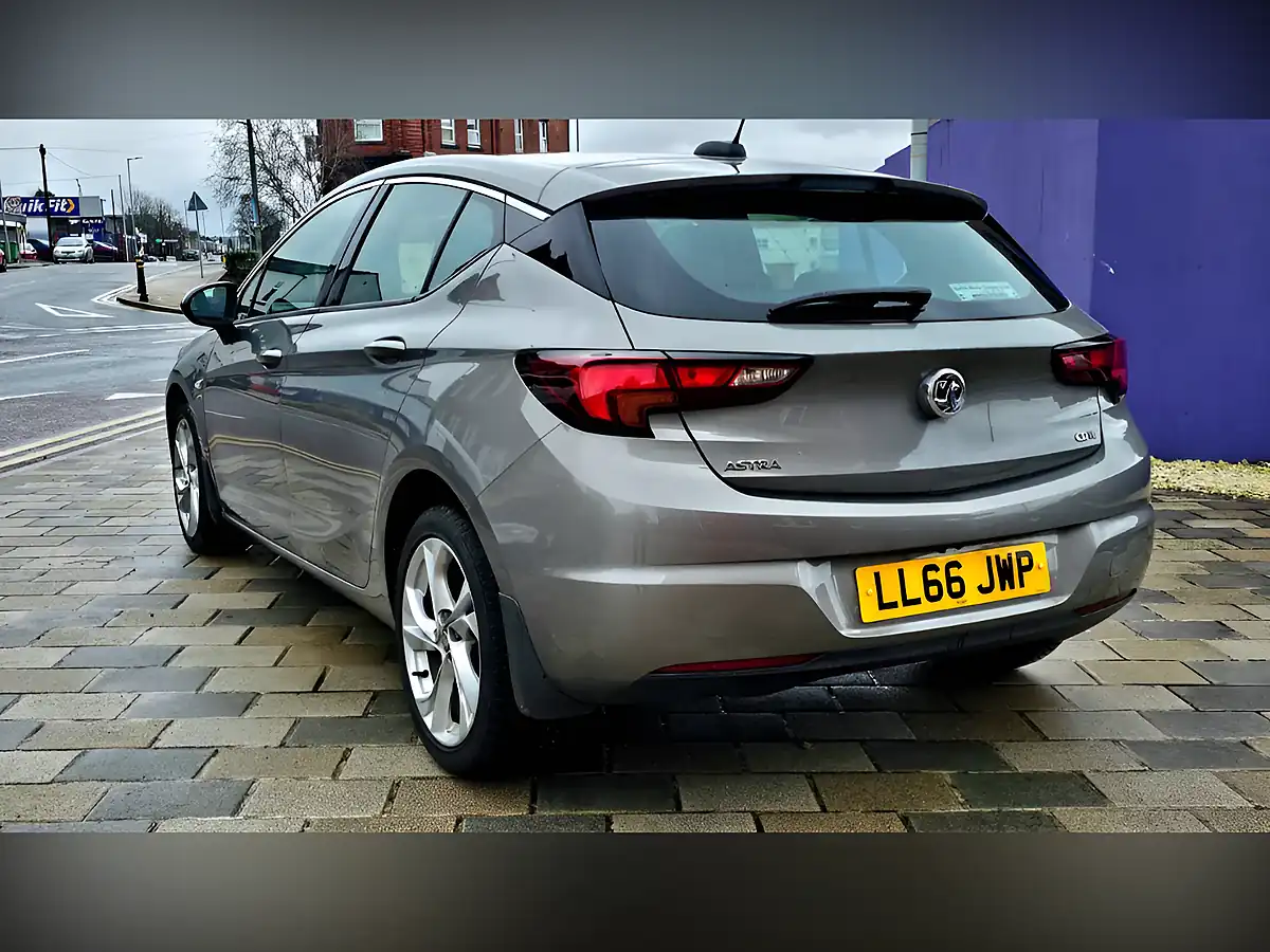 Used 2016 Vauxhall Astra Sri Grey - Interior and Exterior details 5