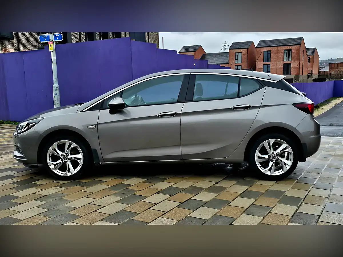 Used 2016 Vauxhall Astra Sri Grey - Interior and Exterior details 6