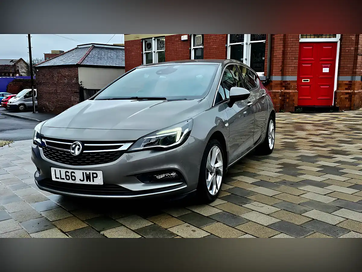 Used 2016 Vauxhall Astra Sri Grey - Interior and Exterior details 7