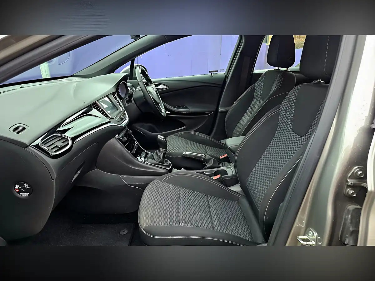 Used 2016 Vauxhall Astra Sri Grey - Interior and Exterior details 8