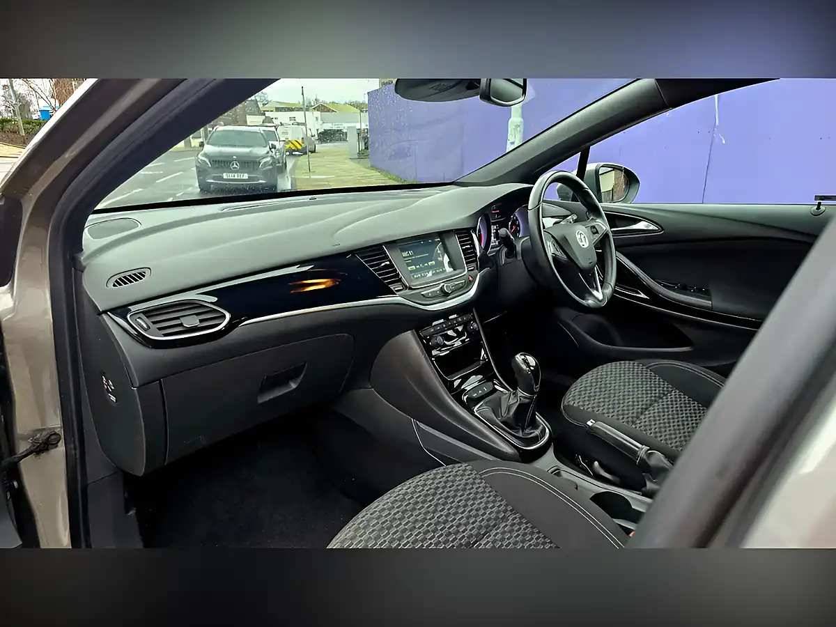 Used 2016 Vauxhall Astra Sri Grey - Interior and Exterior details 9
