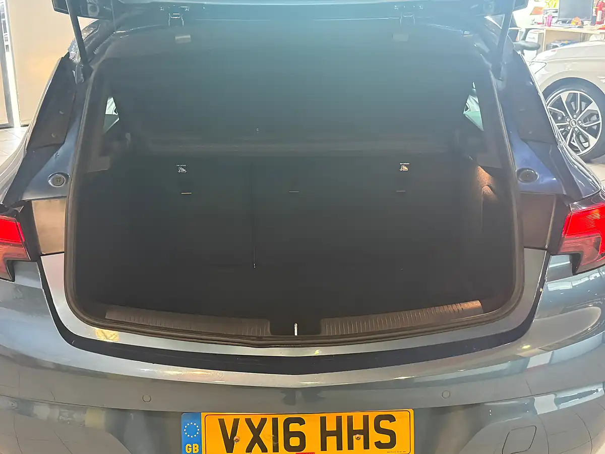 Used 2016 Vauxhall Astra Sri Nav Blue - Interior and Exterior details 10