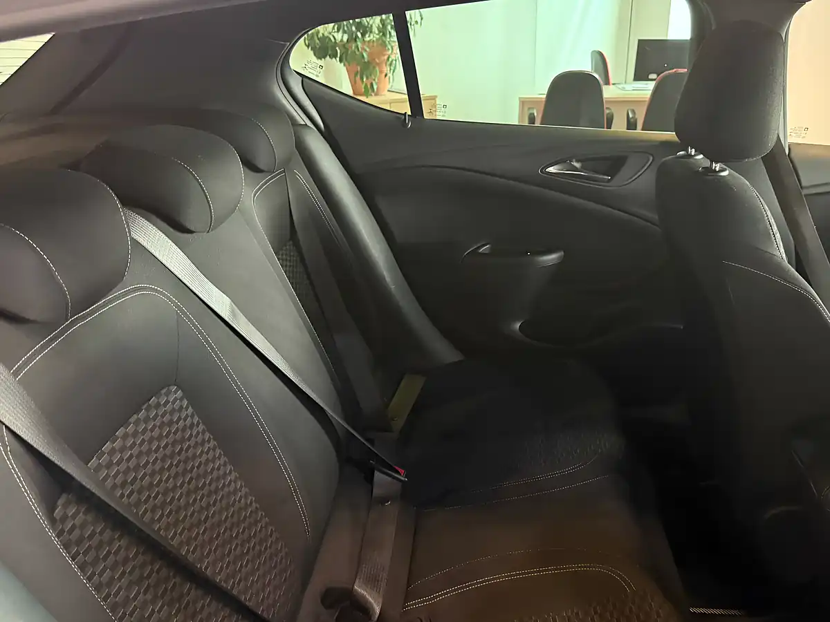 Used 2016 Vauxhall Astra Sri Nav Blue - Interior and Exterior details 14
