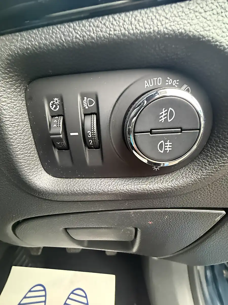 Used 2016 Vauxhall Astra Sri Nav Blue - Interior and Exterior details 18