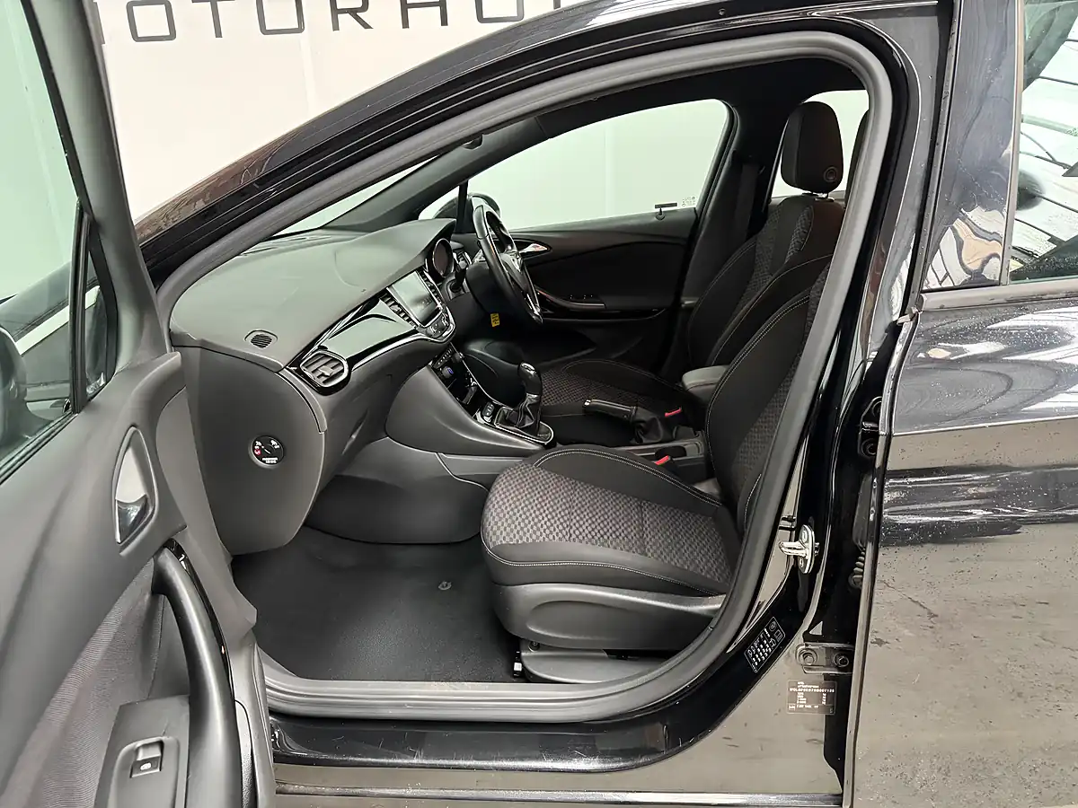 Used 2016 Vauxhall Astra Sri Nav Carbon Black - Interior and Exterior details 9