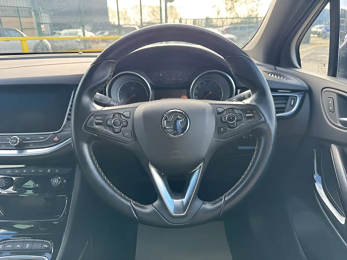 Used 2016 Vauxhall Astra Sri Nav Carbon Flash - Interior and Exterior details 11