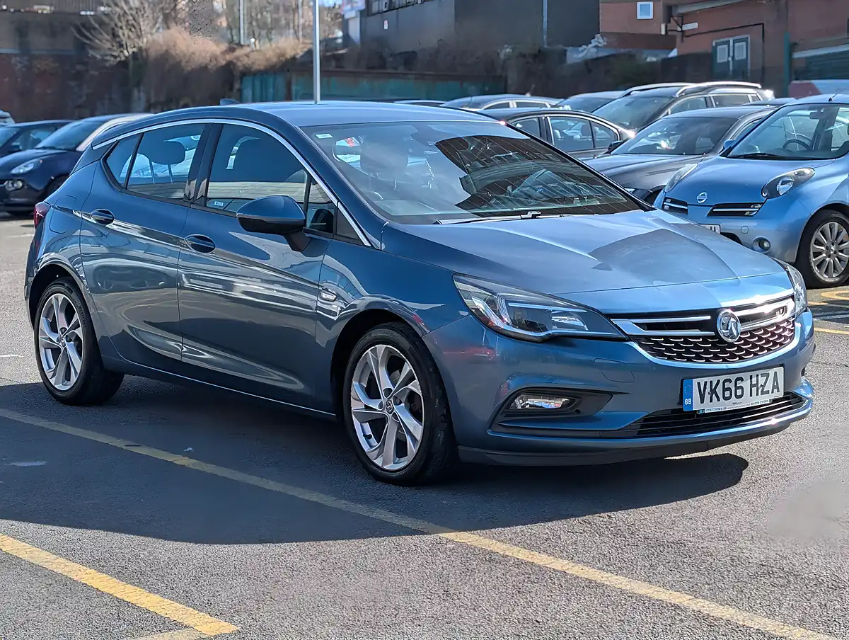Used 2016 Vauxhall Astra Sri Nav - Front View