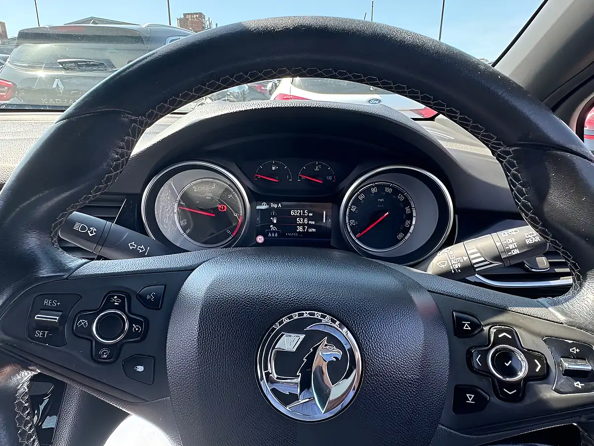 Used 2016 Vauxhall Astra Sri Nav Red - Interior and Exterior details 9