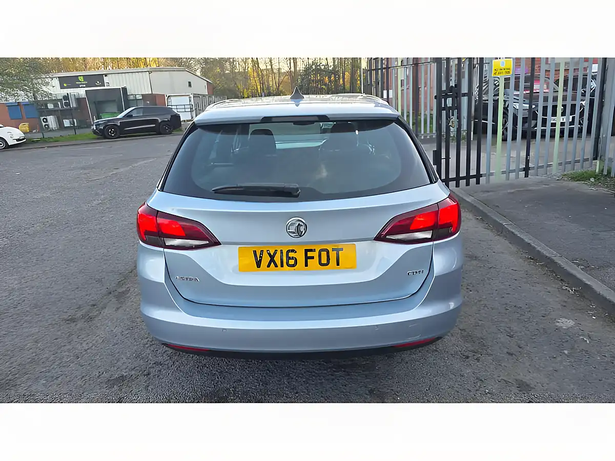 Used 2016 Vauxhall Astra Sri Nav Silver - Interior and Exterior details 10