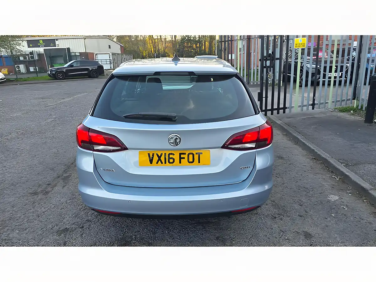 Used 2016 Vauxhall Astra Sri Nav Silver - Interior and Exterior details 11