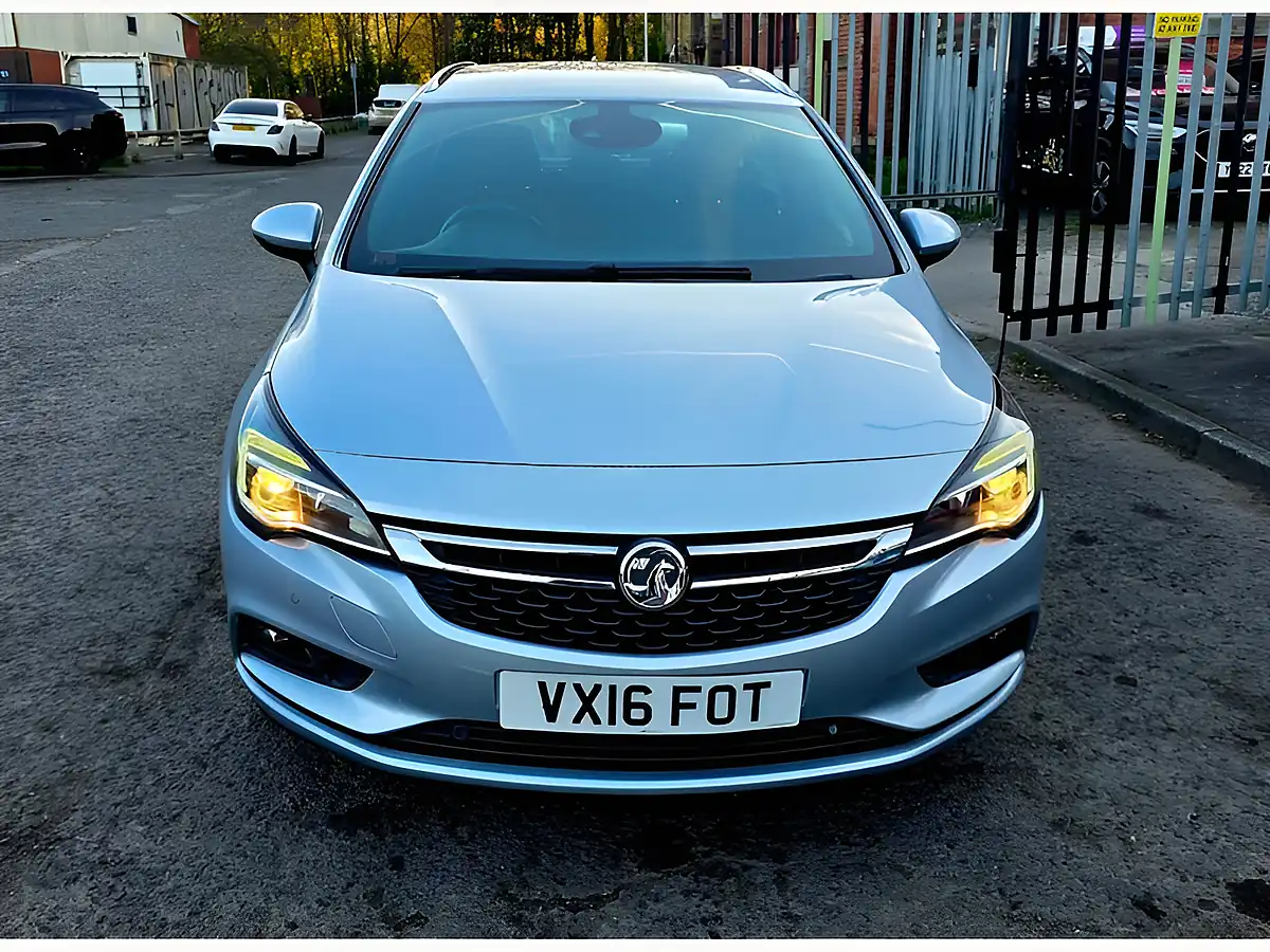 Used 2016 Vauxhall Astra Sri Nav Silver - Interior and Exterior details 3