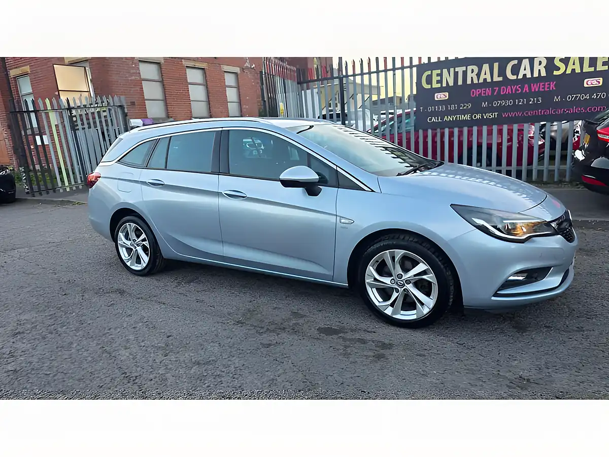 Used 2016 Vauxhall Astra Sri Nav Silver - Interior and Exterior details 4