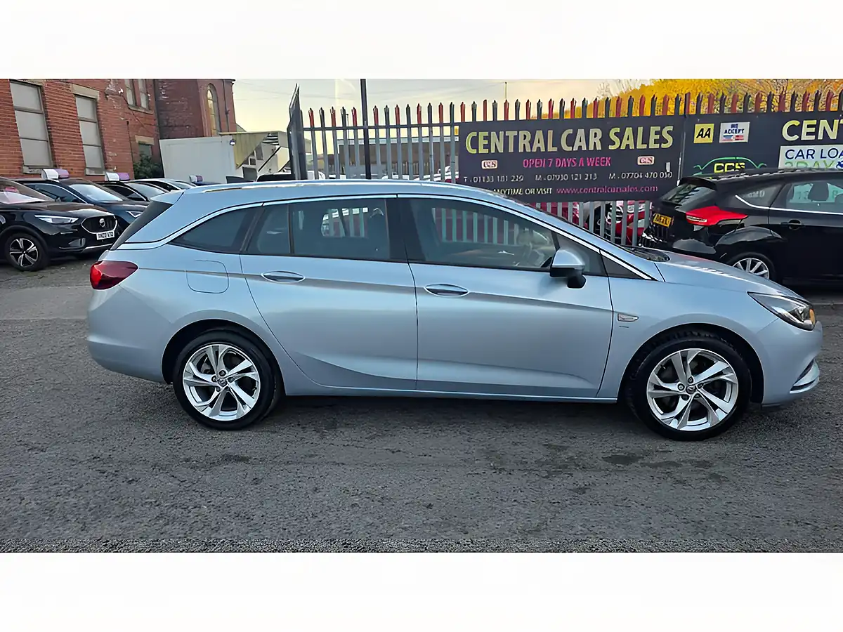 Used 2016 Vauxhall Astra Sri Nav Silver - Interior and Exterior details 6