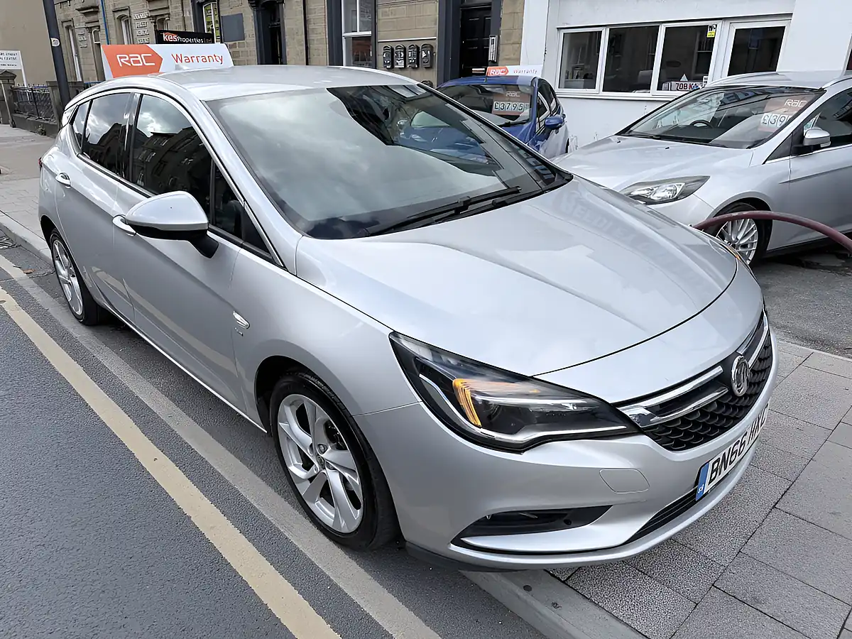 Used 2016 Vauxhall Astra Sri Nav Silver - Interior and Exterior details 10