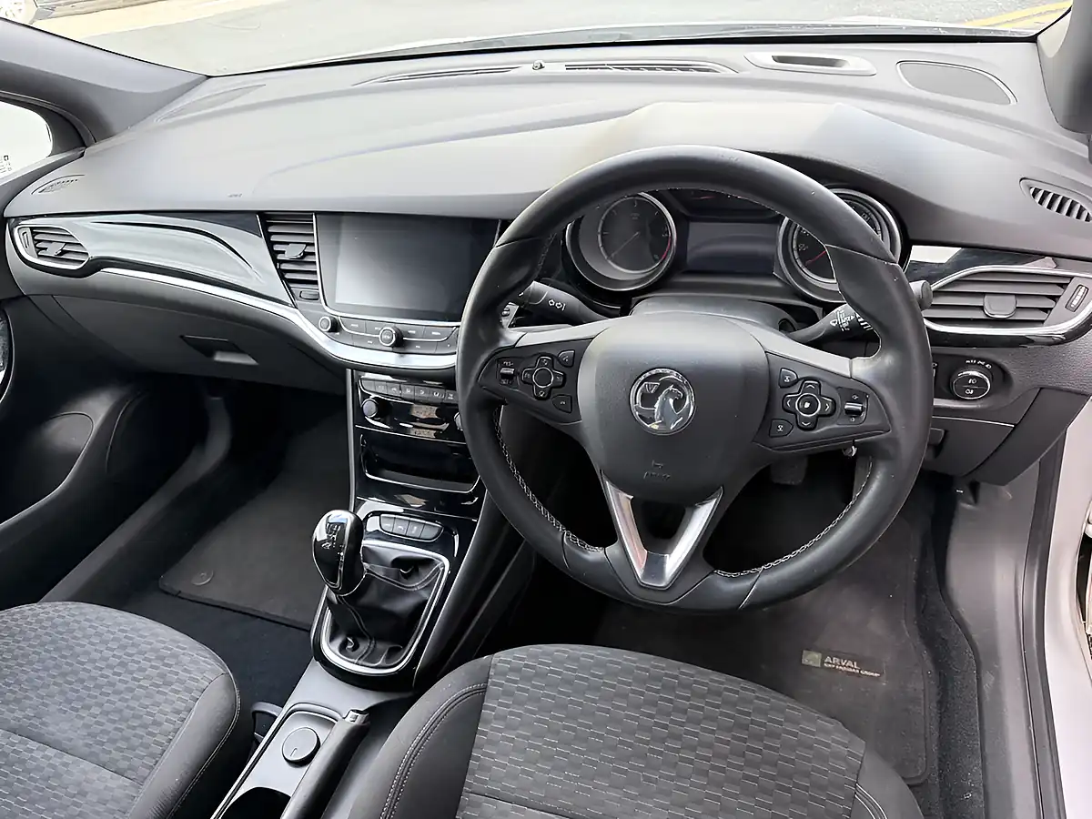 Used 2016 Vauxhall Astra Sri Nav Silver - Interior and Exterior details 12