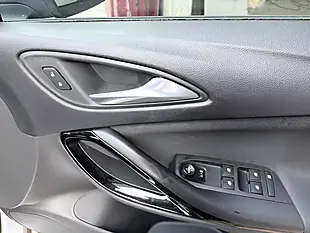 Used 2016 Vauxhall Astra Sri Nav Silver - Interior and Exterior details 13