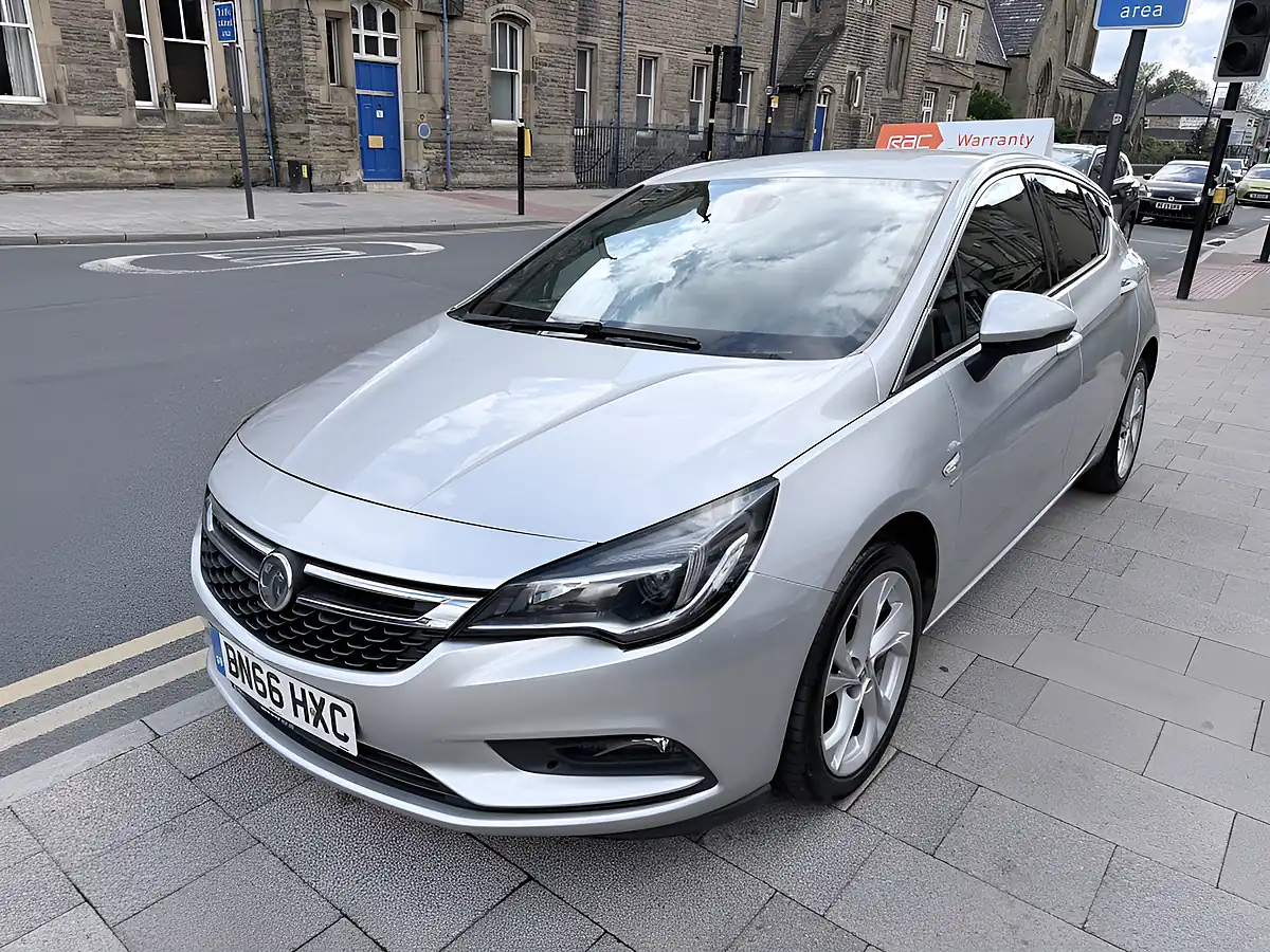 Used 2016 Vauxhall Astra Sri Nav Silver - Interior and Exterior details 4
