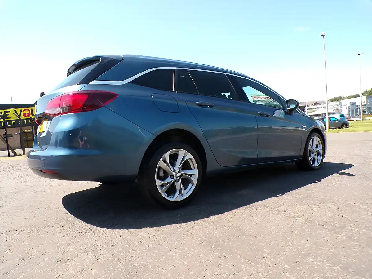 Used 2016 Vauxhall Astra Sri Nav Sports Tourer Blue - Interior and Exterior details 13