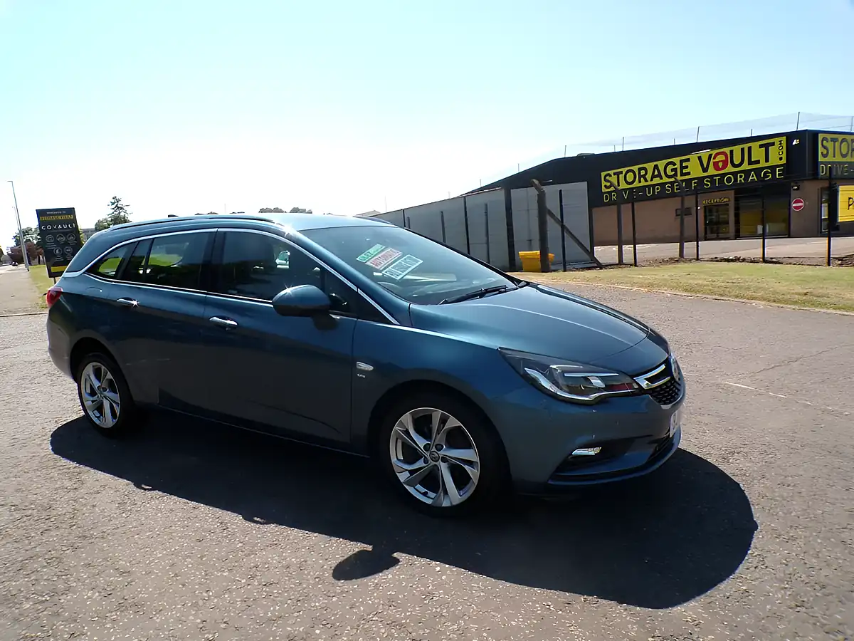 Used 2016 Vauxhall Astra Sri Nav Sports Tourer Blue - Interior and Exterior details 3