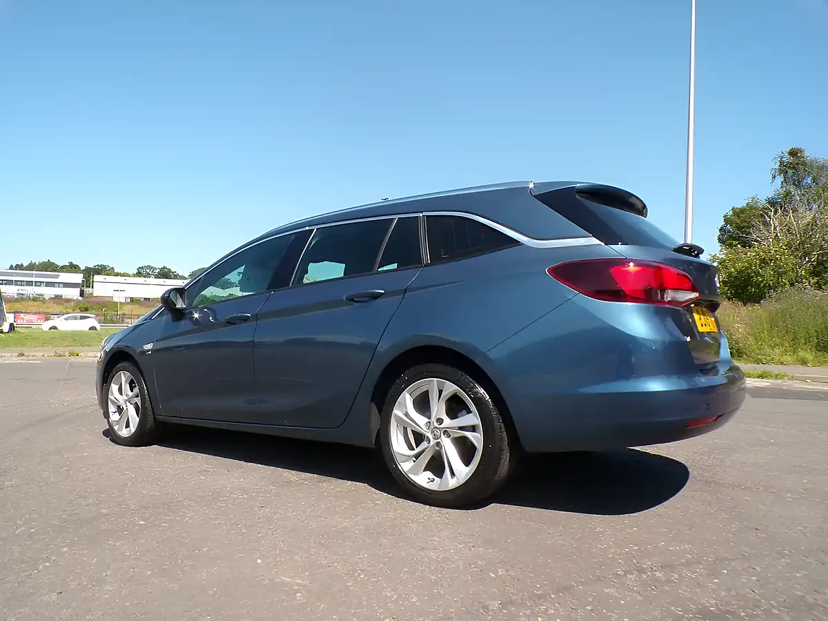 Used 2016 Vauxhall Astra Sri Nav Sports Tourer Blue - Interior and Exterior details 8
