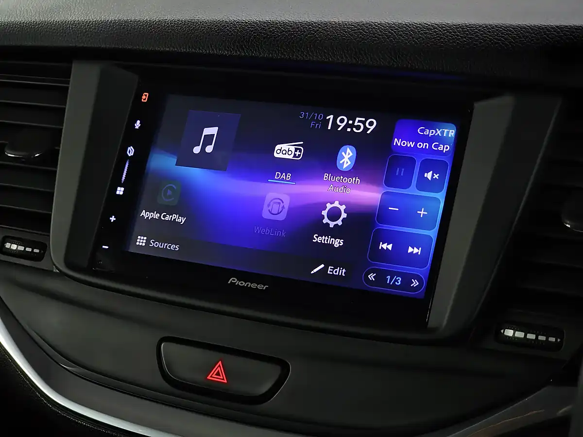 Used 2016 Vauxhall Astra Sri Olympic White - Interior and Exterior details 13