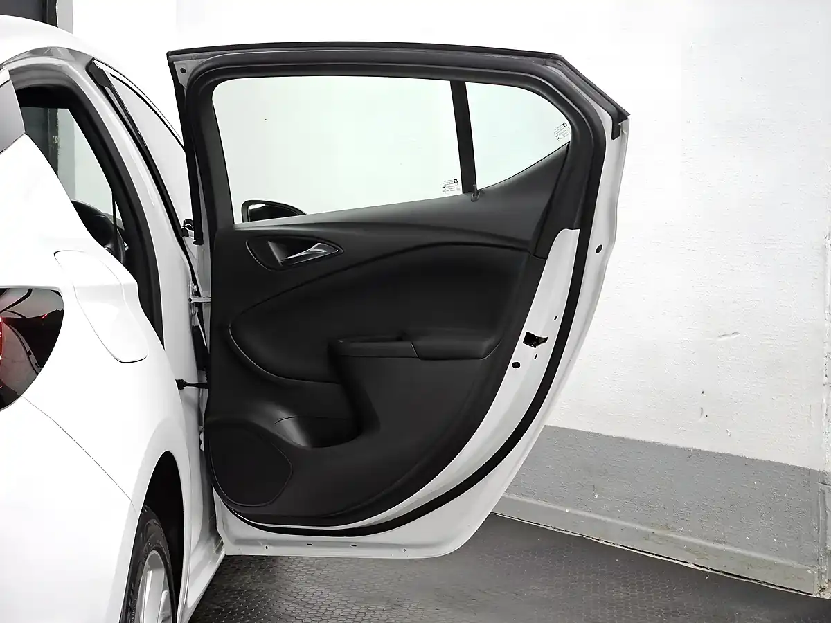 Used 2016 Vauxhall Astra Sri Olympic White - Interior and Exterior details 16