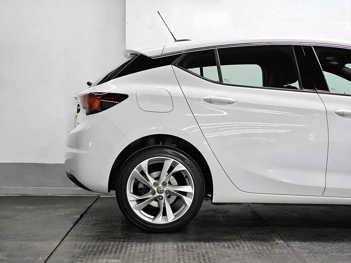Used 2016 Vauxhall Astra Sri Olympic White - Interior and Exterior details 17