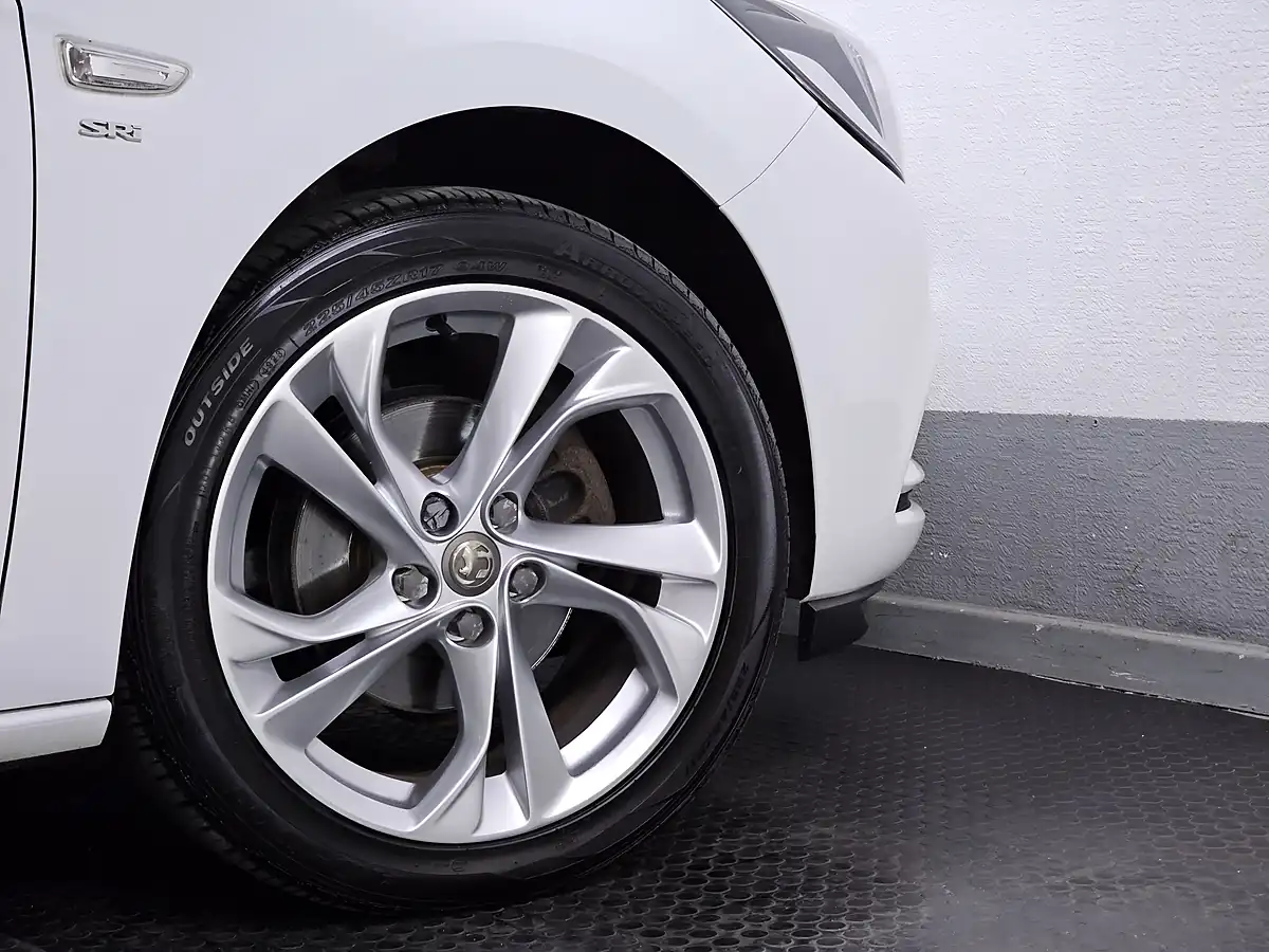 Used 2016 Vauxhall Astra Sri Olympic White - Interior and Exterior details 18