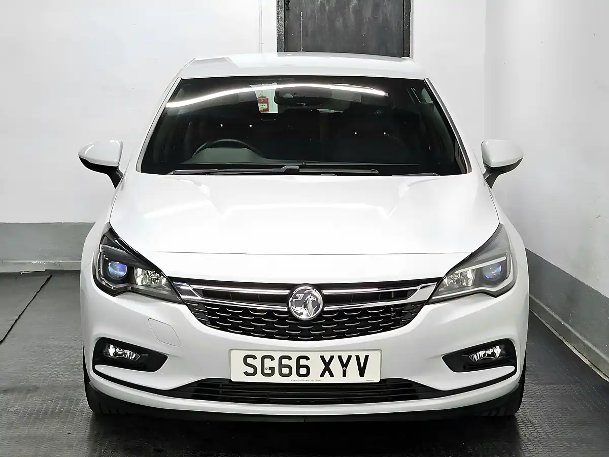 Used 2016 Vauxhall Astra Sri Olympic White - Interior and Exterior details 2