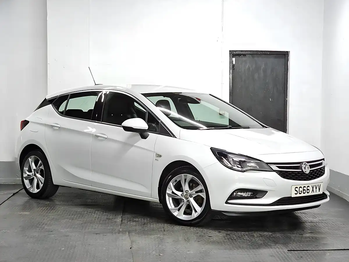 Used 2016 Vauxhall Astra Sri Olympic White - Interior and Exterior details 3