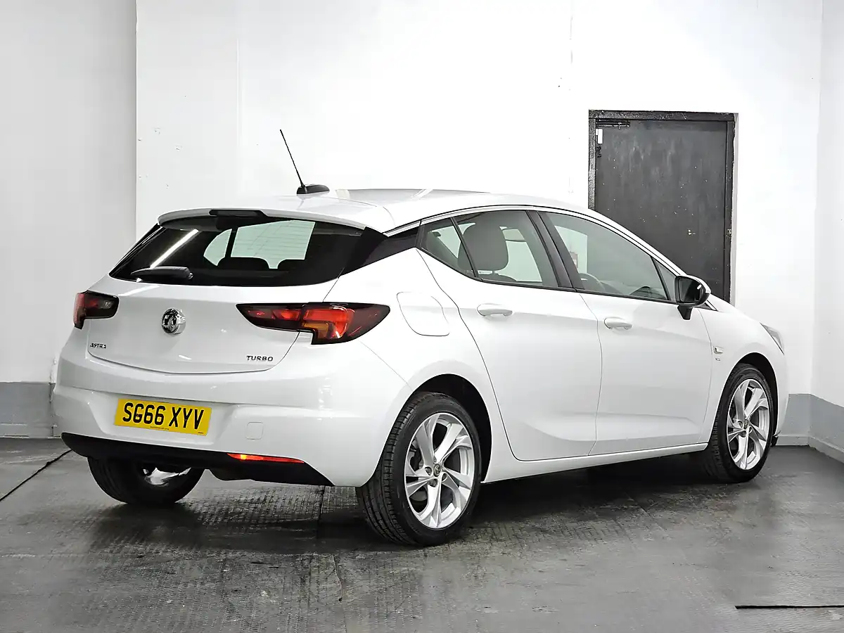 Used 2016 Vauxhall Astra Sri Olympic White - Interior and Exterior details 5