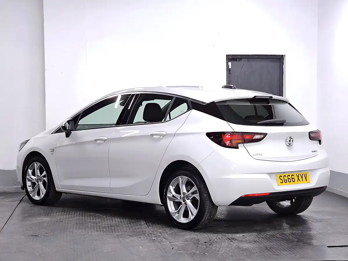 Used 2016 Vauxhall Astra Sri Olympic White - Interior and Exterior details 8