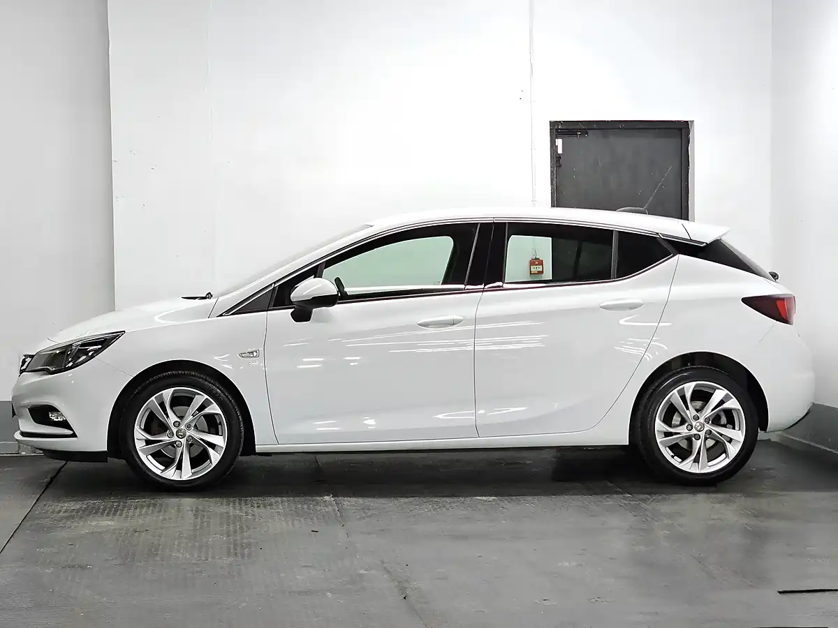 Used 2016 Vauxhall Astra Sri Olympic White - Interior and Exterior details 9