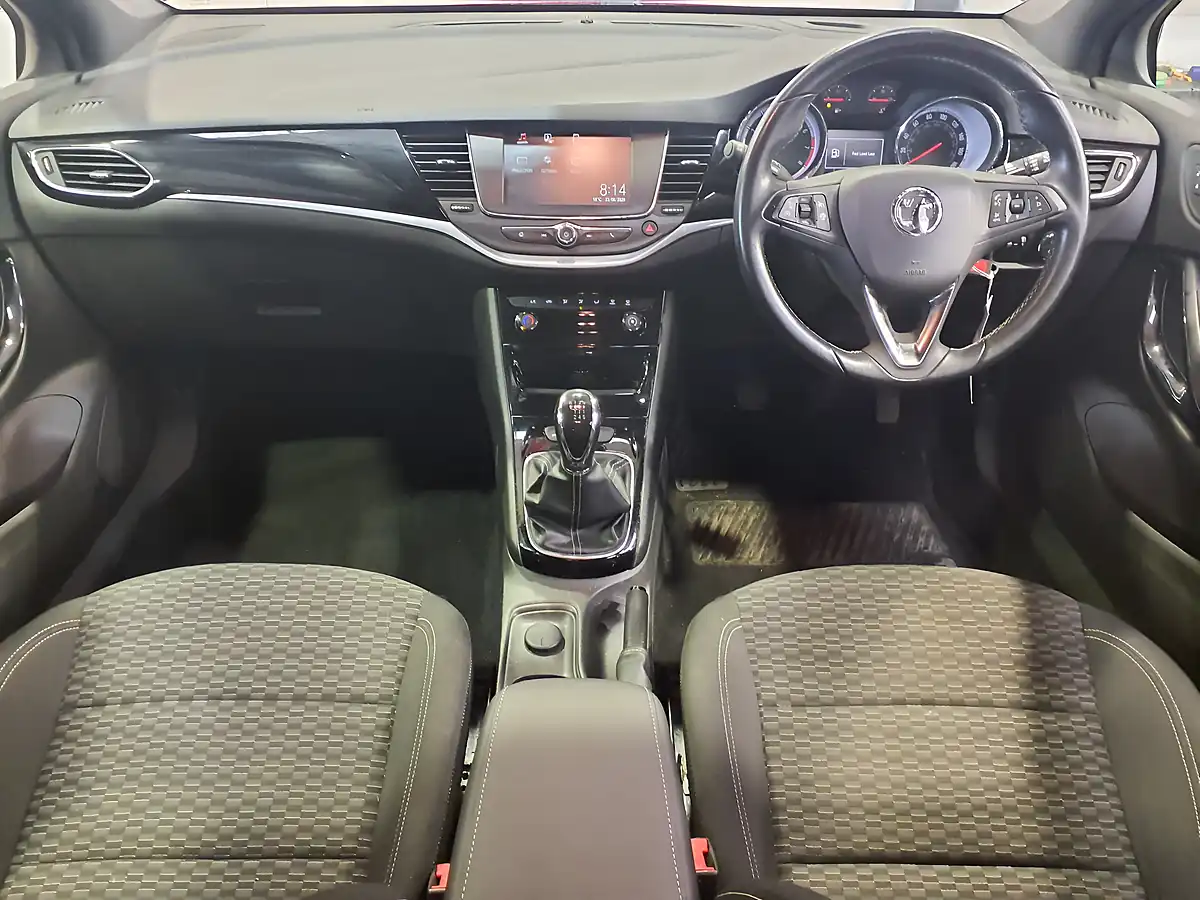 Used 2016 Vauxhall Astra Sri Red - Interior and Exterior details 3