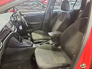 Used 2016 Vauxhall Astra Sri Red - Interior and Exterior details 5