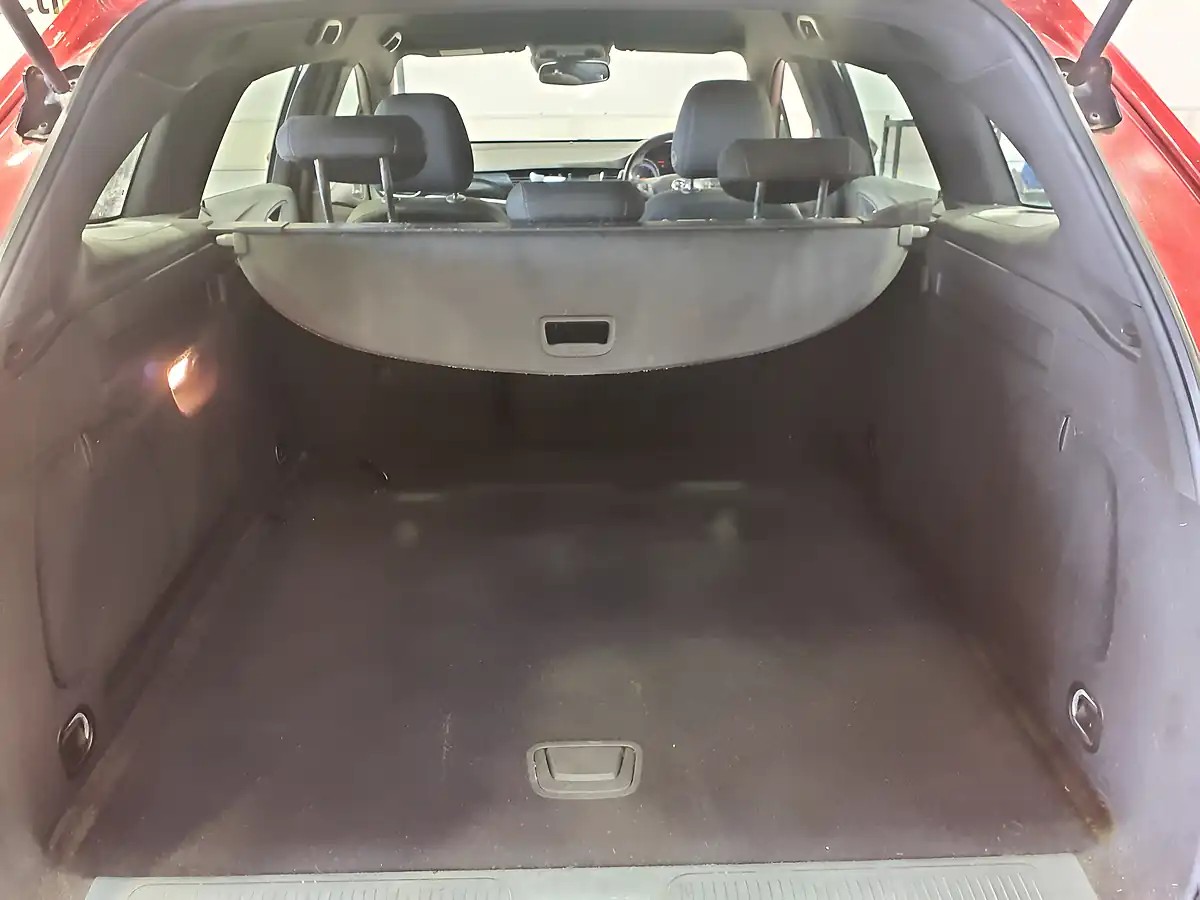 Used 2016 Vauxhall Astra Sri Red - Interior and Exterior details 7