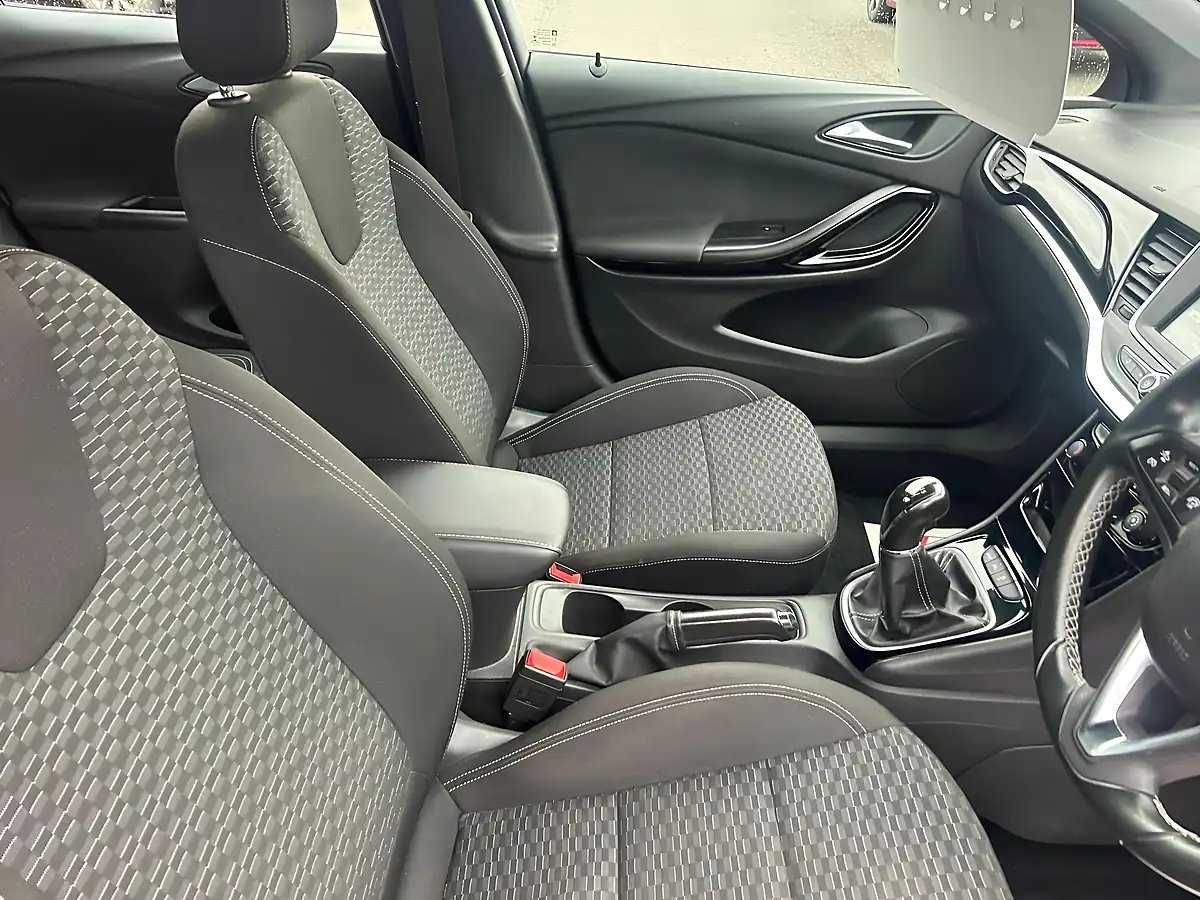 Used 2016 Vauxhall Astra Sri Red - Interior and Exterior details 11