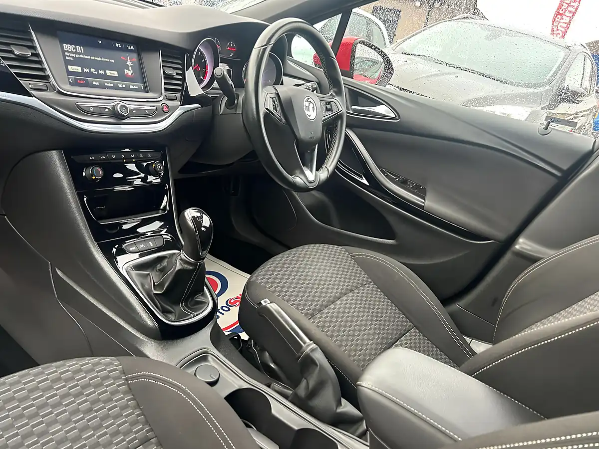 Used 2016 Vauxhall Astra Sri Red - Interior and Exterior details 15