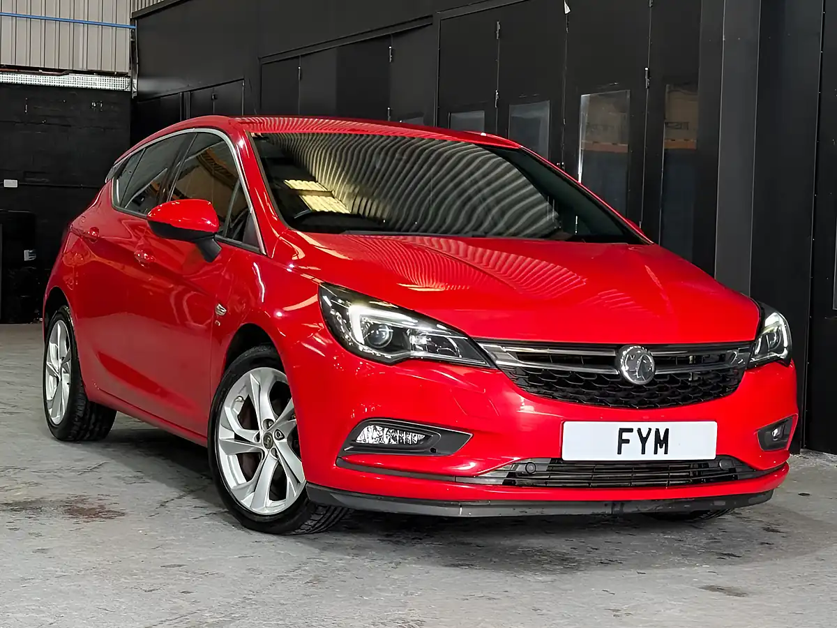 Used 2016 Vauxhall Astra Sri Red - Interior and Exterior details 3