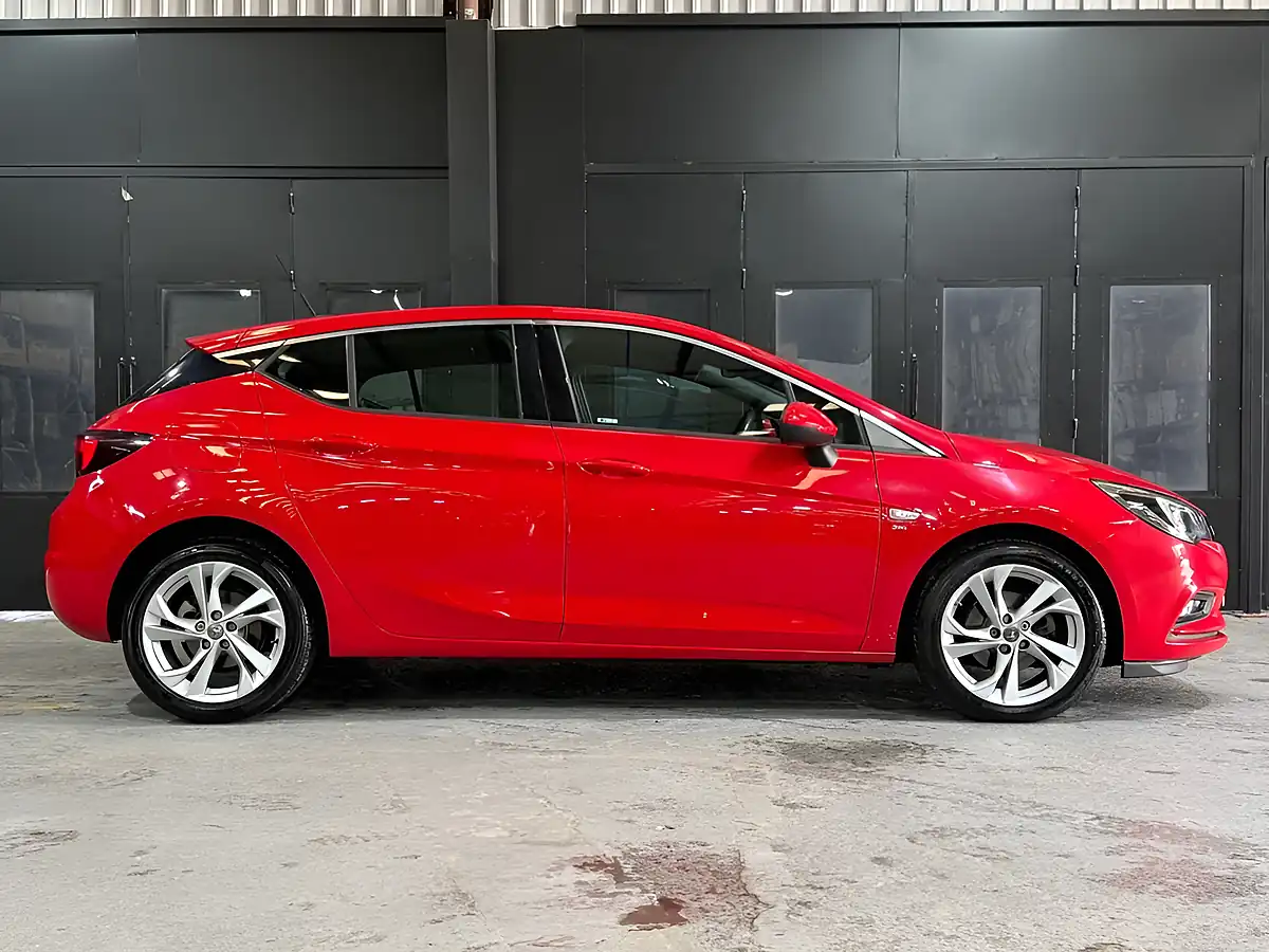 Used 2016 Vauxhall Astra Sri Red - Interior and Exterior details 4
