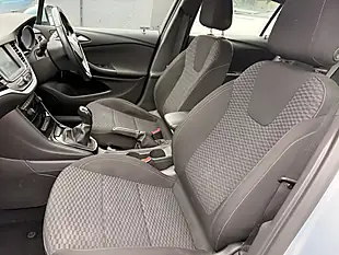 Used 2016 Vauxhall Astra Sri Silver - Interior and Exterior details 12