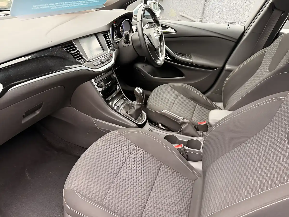 Used 2016 Vauxhall Astra Sri Silver - Interior and Exterior details 13