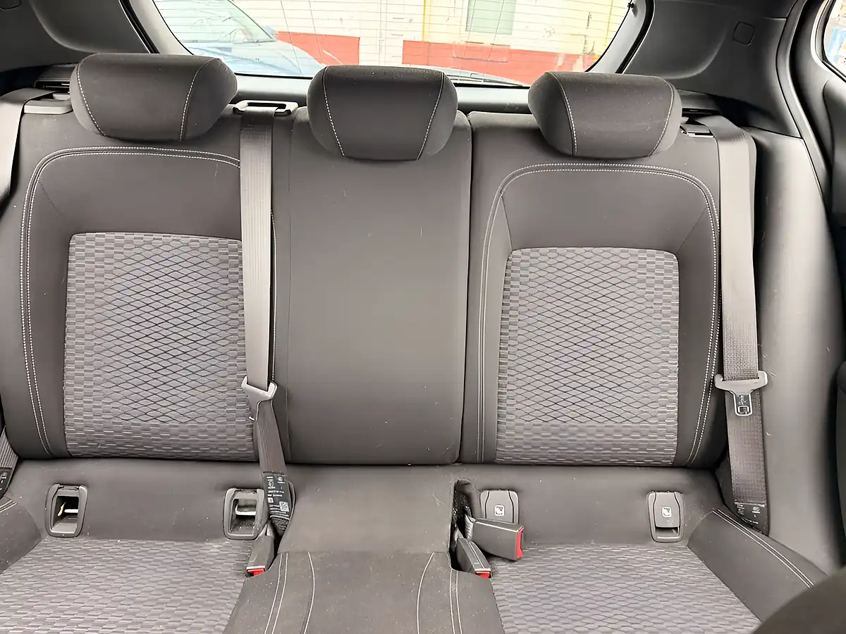 Used 2016 Vauxhall Astra Sri Silver - Interior and Exterior details 14