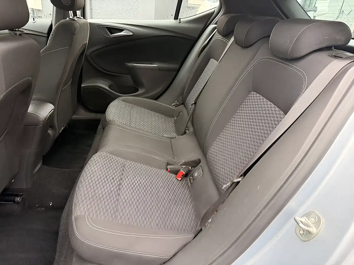 Used 2016 Vauxhall Astra Sri Silver - Interior and Exterior details 15