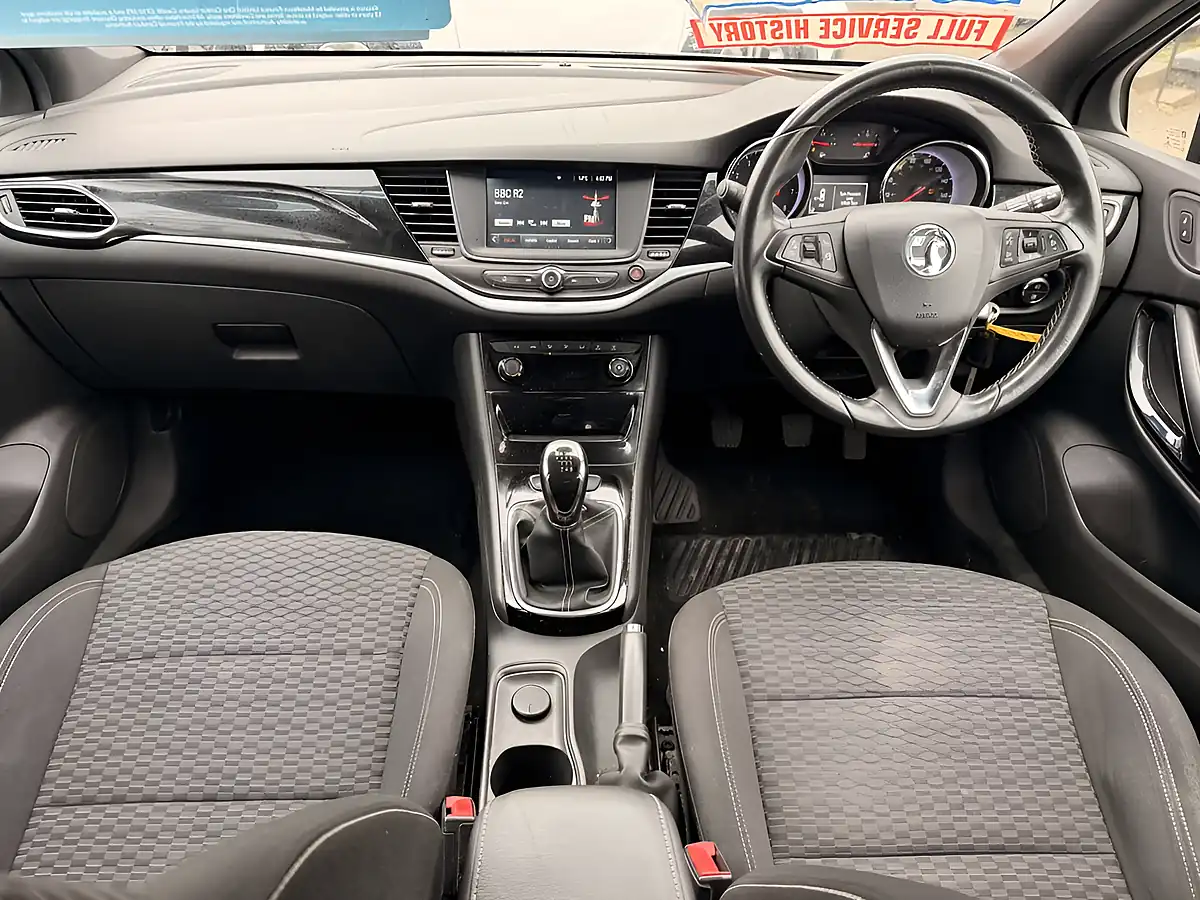 Used 2016 Vauxhall Astra Sri Silver - Interior and Exterior details 16