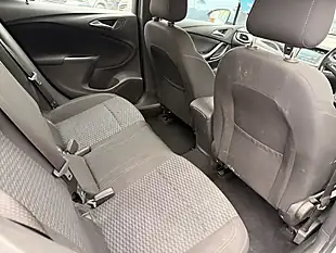 Used 2016 Vauxhall Astra Sri Silver - Interior and Exterior details 17