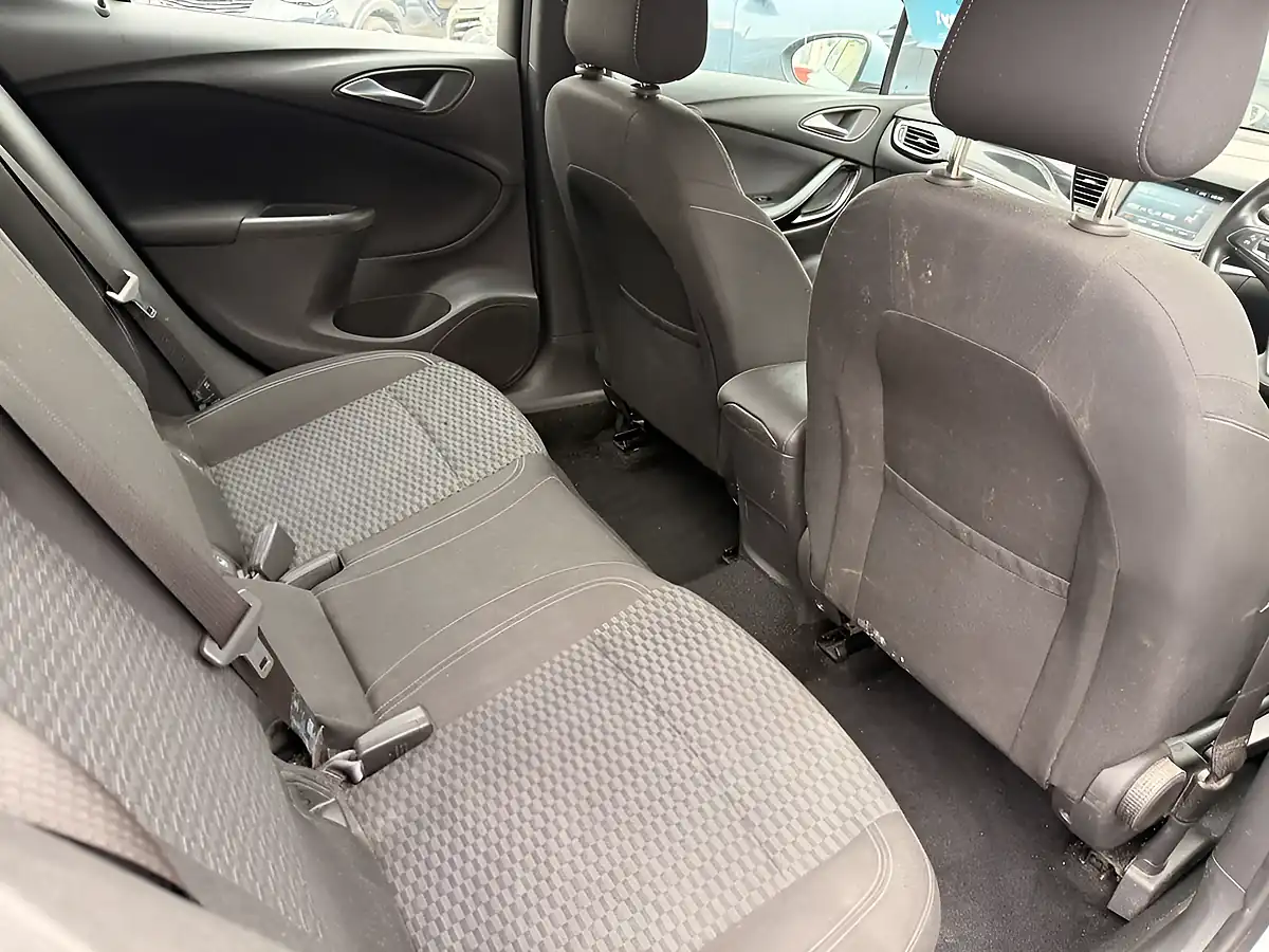 Used 2016 Vauxhall Astra Sri Silver - Interior and Exterior details 17