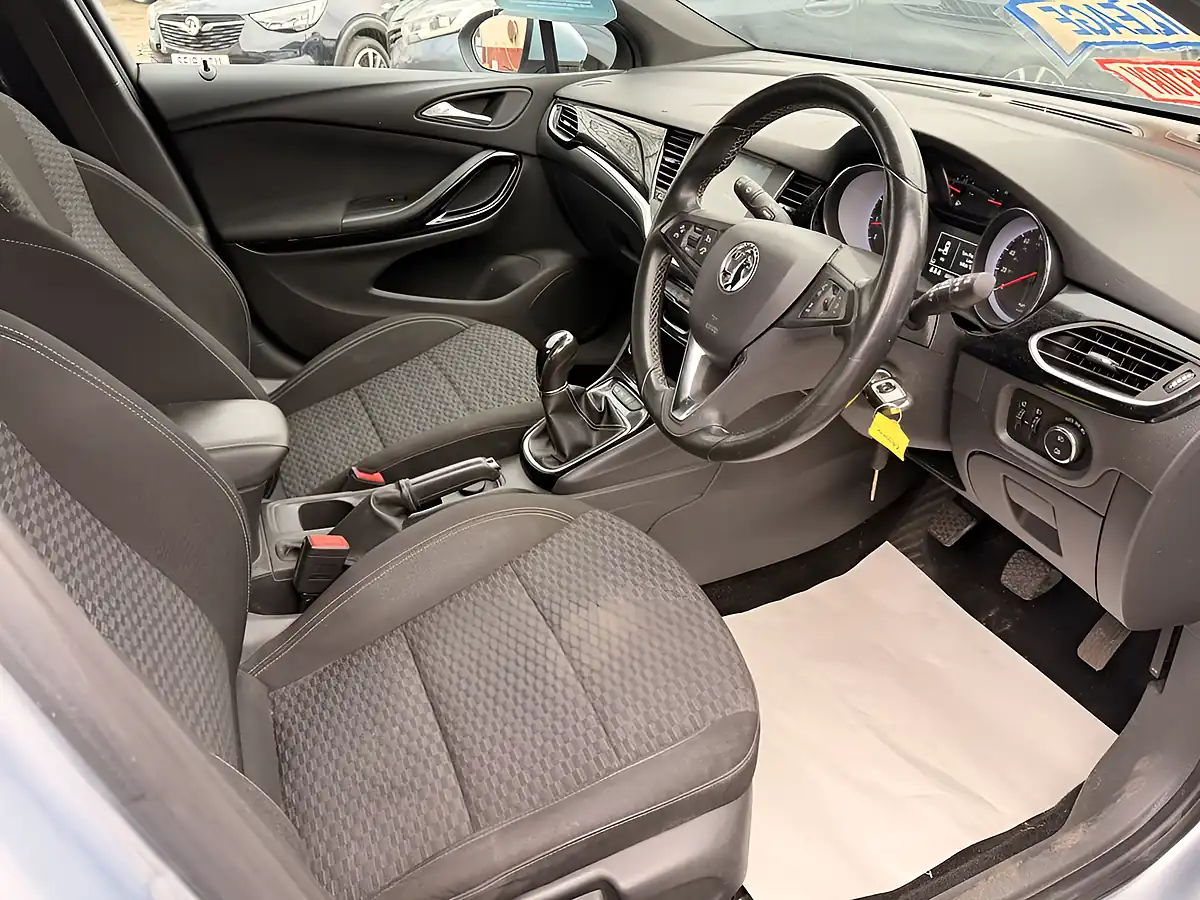 Used 2016 Vauxhall Astra Sri Silver - Interior and Exterior details 18