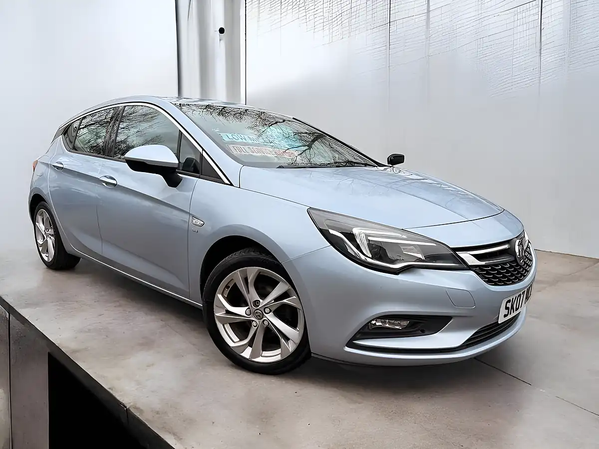 Used 2016 Vauxhall Astra Sri Silver - Interior and Exterior details 2